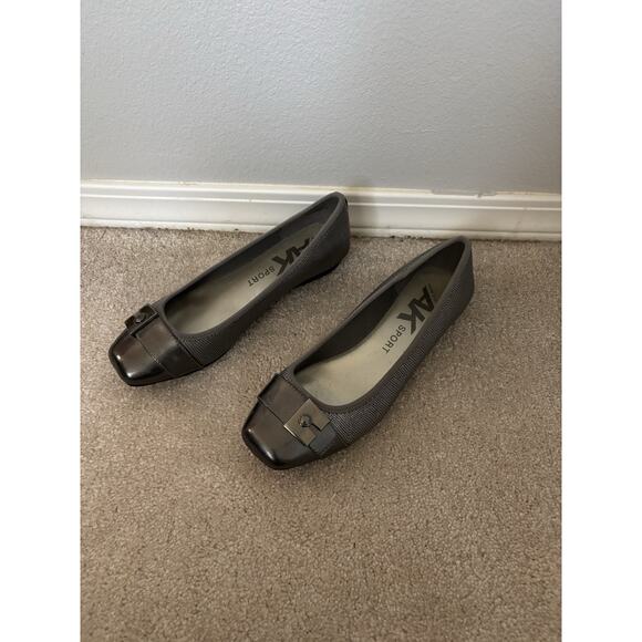 Anne Klein AK Sport Women’s Ballet Flats Slip On Shoes Sz 7.5 Metallic Pewter - Picture 6 of 7